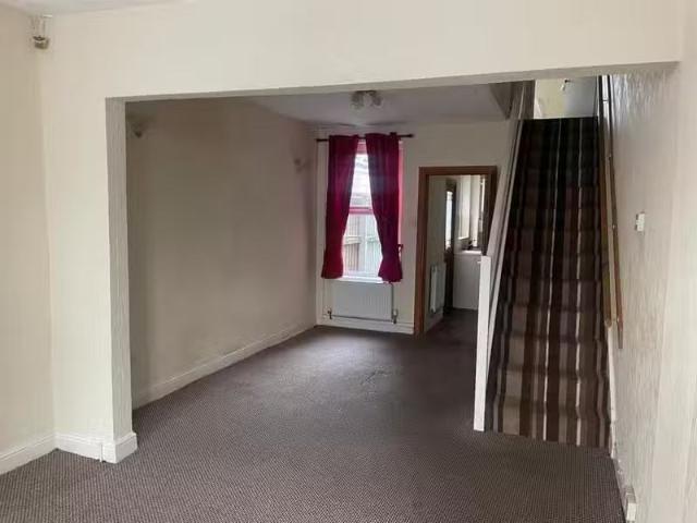 For Rent! 2 bedroom terraced house for rent in Markby Road, Bi.