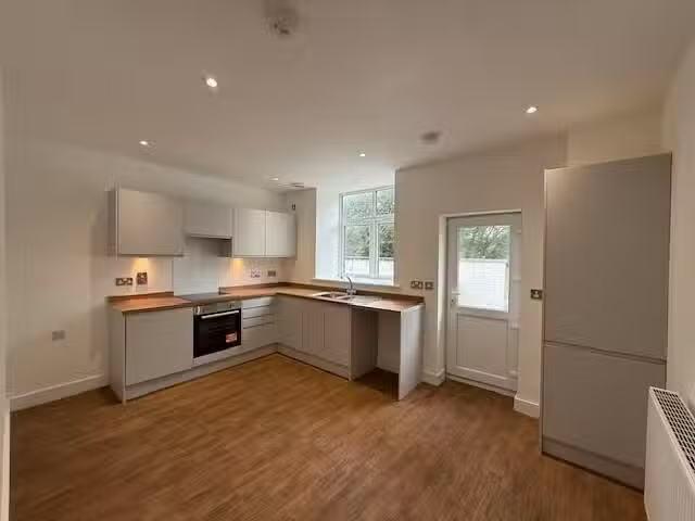 Just in! 2 bedroom terraced house for rent in Augusta Street.
