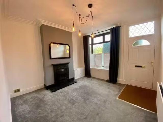 Charming 2 bedroom terraced house for rent in Kings Road, King.