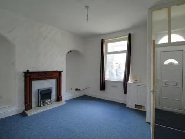 Cheap 2 bedroom terraced house for rent in Tottington Road, Bu.