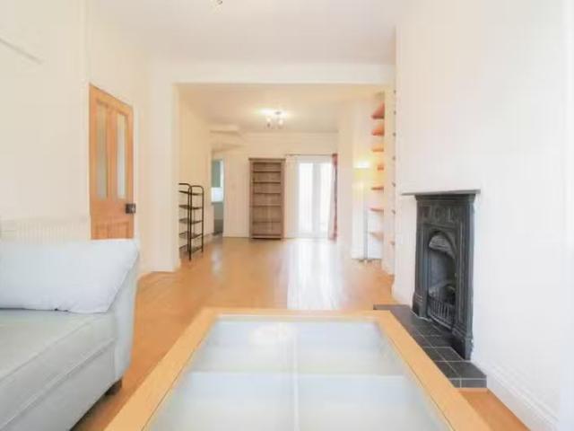 Rental! 2 bedroom terraced house for rent in Westminster Road.