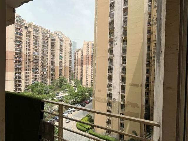 Rental | 2 BHK 1040 Sq.Ft. Apartment in Logix Blossom County