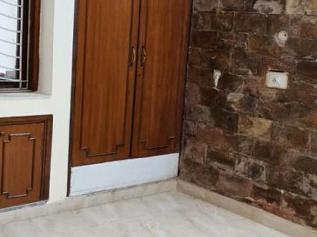 Rental | 2 BHK + 1050 Sq.Ft. Apartment in Arun Vihar Sector 37