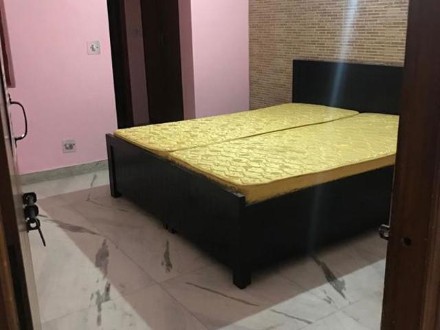 Rental | 2 BHK 1050 Sq.Ft. Apartment in Arun Vihar Sector 37