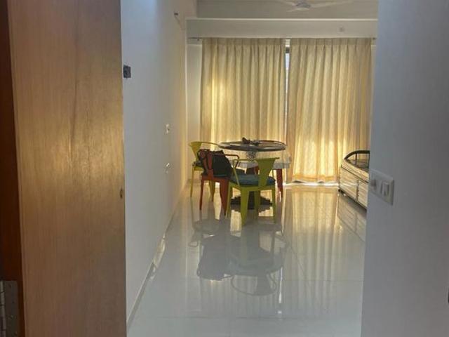 Rental | 2 BHK 1070 Sq.Ft. Apartment in Amanora Sterling Towers