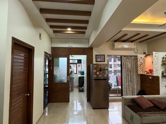 Rental | 2 BHK 1080 Sq.Ft. Apartment in Oberoi Realty Park View
