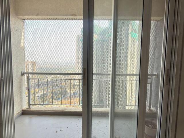 Rental | 2 BHK 1000 Sq.Ft. Apartment in Godrej Emerald