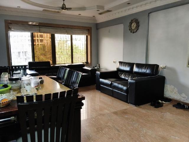 Rental | 2 BHK 1000 Sq.Ft. Apartment in Golden Square