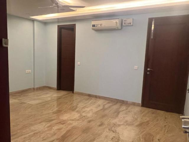Rental | 2 BHK 1000 Sq.Ft. Apartment in Dhavalgiri Apartment Sector 11