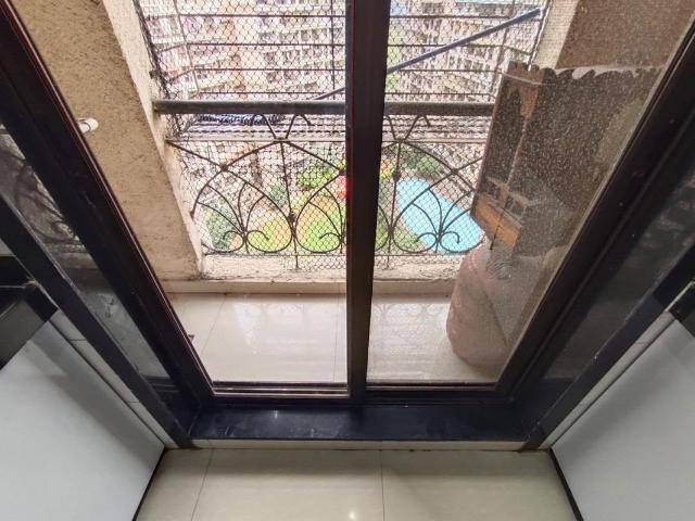 Rental | 2 BHK 1000 Sq.Ft. Apartment in Hyde Park CHS
