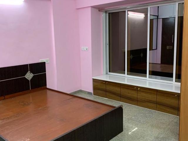 Rental | 2 BHK 1000 Sq.Ft. Apartment in Lokhandwala Complex