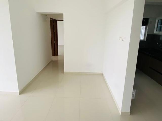 Rental | 2 BHK 1000 Sq.Ft. Apartment in Laxmi Emerald