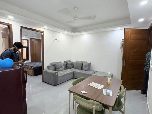 Rental | 2 BHK 1000 Sq.Ft. Apartment in Saket