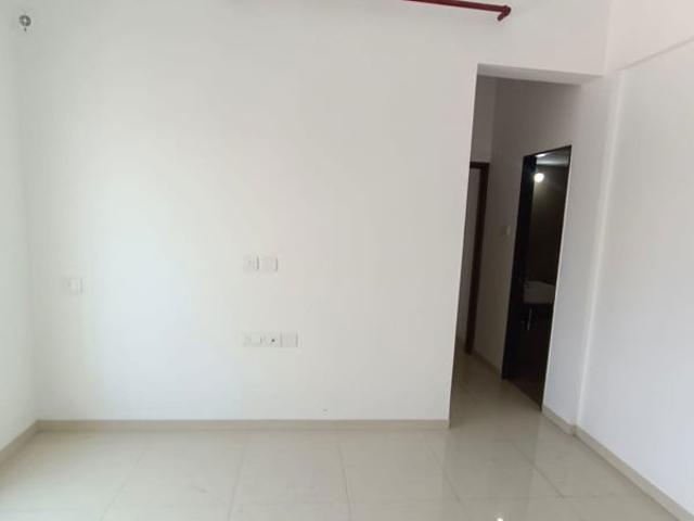 Rental | 2 BHK 1000 Sq.Ft. Apartment in Runwal The Central Park