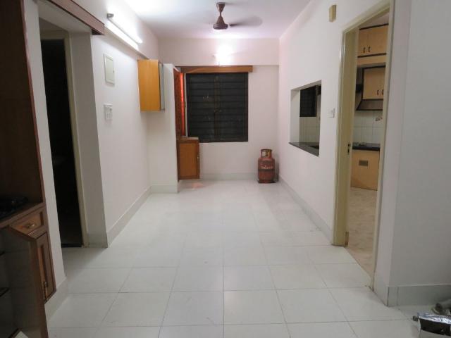 Rental | 2 BHK 1000 Sq.Ft. Apartment in WhiteHouse Apartment