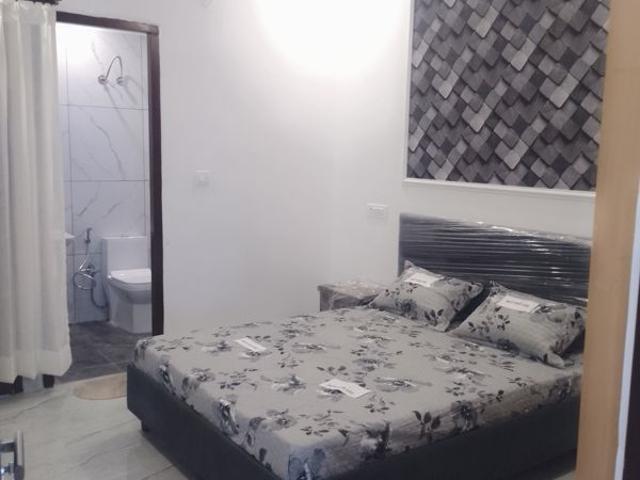 Rental | 2 BHK + 100 Sq.Yd. Apartment in Sector 115