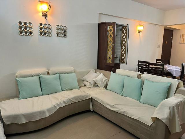 Rental | 2 BHK 1010 Sq.Ft. Apartment in Park Street