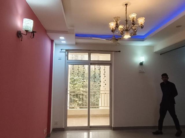 Rental | 2 BHK 1025 Sq.Ft. Apartment in Supertech Ecociti