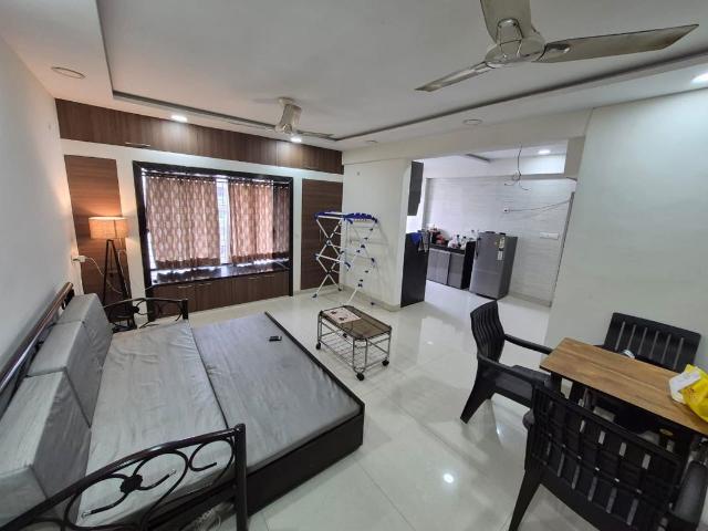 Rental | 2 BHK 1030 Sq.Ft. Apartment in Evershine Sapphire