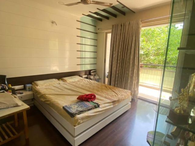 Rental | 2 BHK 1147 Sq.Ft. Apartment in Mahindra Royale