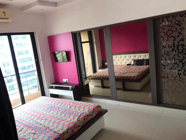 Rental | 2 BHK 1100 Sq.Ft. Apartment in K Raheja Interface Heights