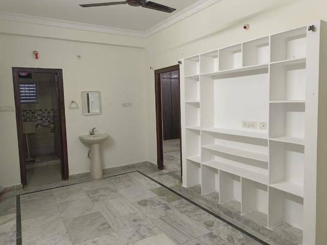 Rental | 2 BHK 1100 Sq.Ft. Apartment in Moti Kalyan Apartments