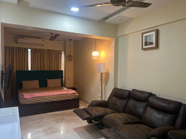 Rental | 2 BHK 1100 Sq.Ft. Apartment in Shams CHS