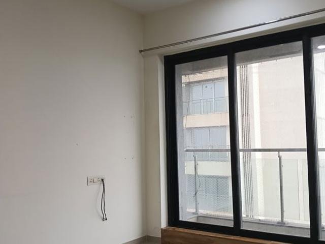 Rental | 2 BHK 1100 Sq.Ft. Apartment in Rustomjee Elanza