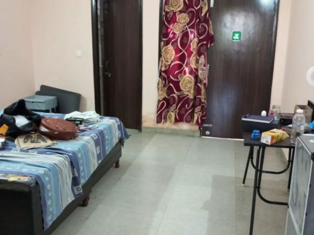 Rental | 2 BHK 1100 Sq.Ft. Apartment in RWA Apartments Sector 27
