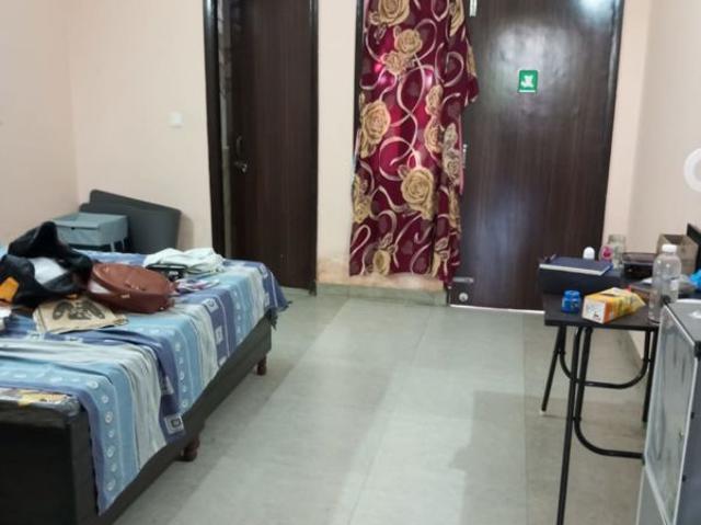 Rental | 2 BHK 1100 Sq.Ft. Apartment in RWA Apartments Sector 27
