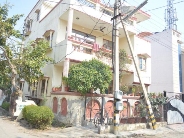 Rental | 2 BHK + 1241 Sq.Ft. Independent House in Sector 14