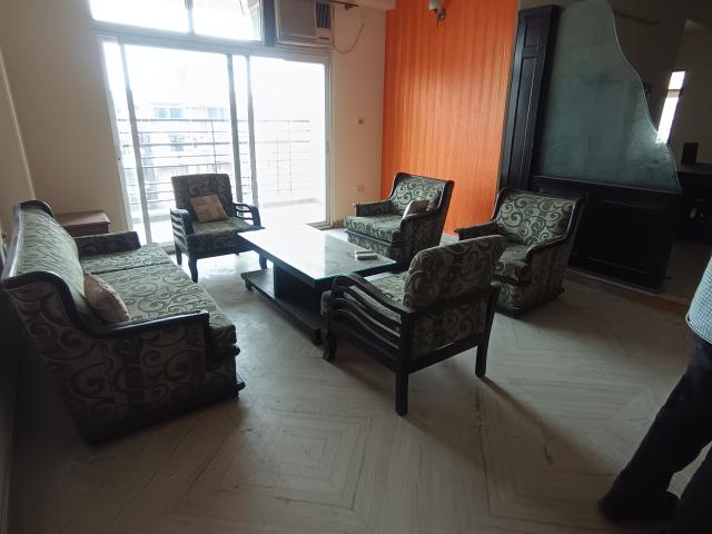 Rental | 2 BHK 1250 Sq.Ft. Apartment in Mahagun Mansion I and II