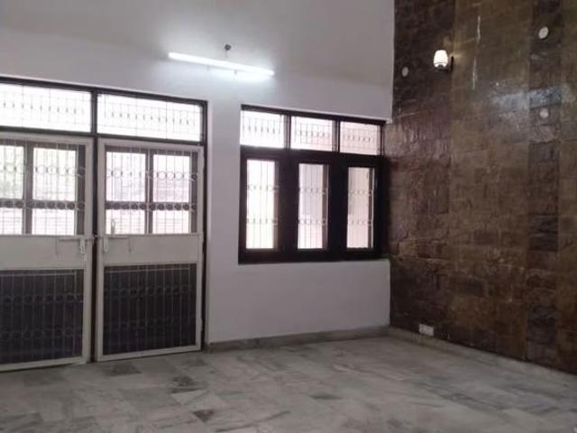 Rental | 2 BHK 1250 Sq.Ft. Apartment in Varun Enclave