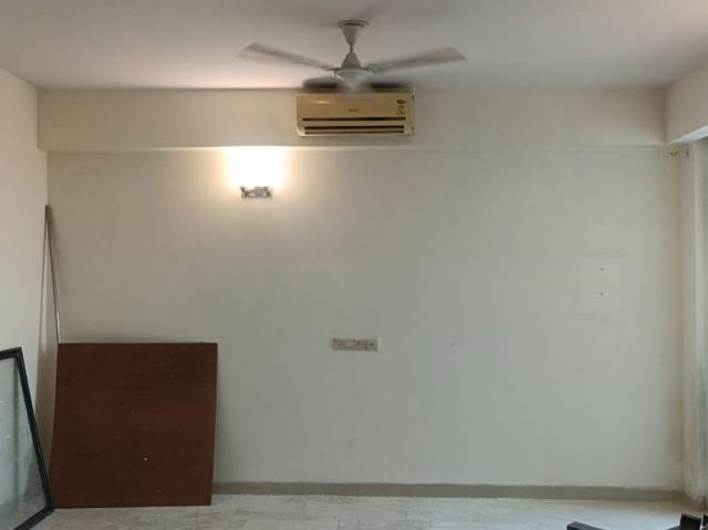 Rental | 2 BHK 1200 Sq.Ft. Apartment in Emaar MGF The Palm Drive Studios
