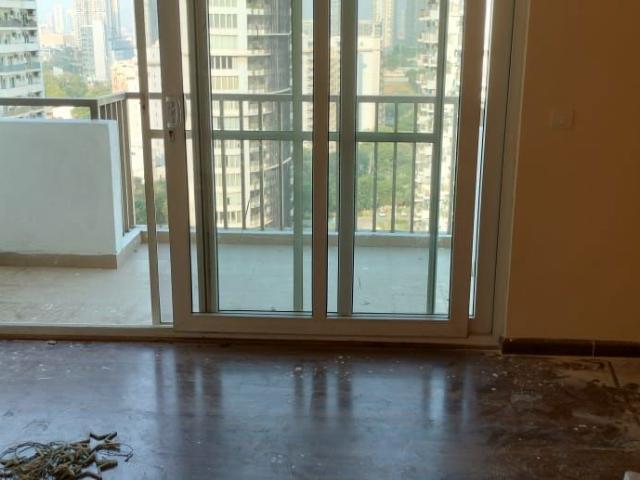 Rental | 2 BHK 1200 Sq.Ft. Apartment in Emaar The Palm Drive Palm Studios