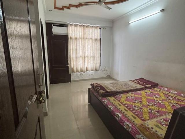 Rental | 2 BHK 1200 Sq.Ft. Apartment in Husainganj