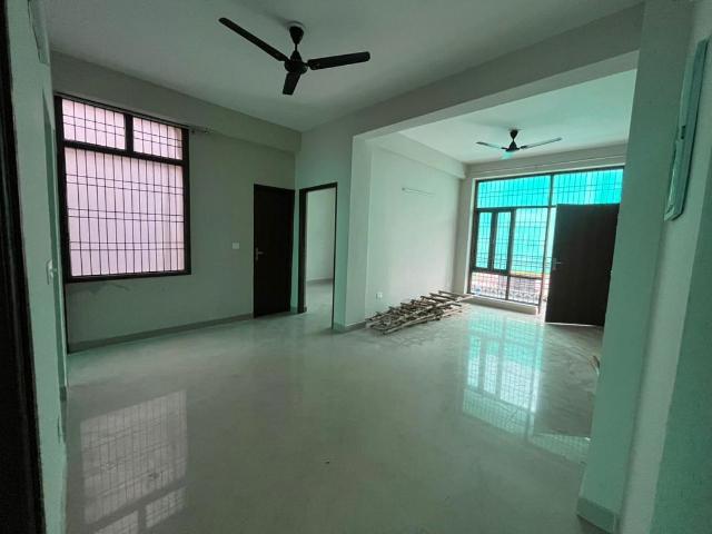 Rental | 2 BHK 1200 Sq.Ft. Apartment in Omaxe Heights
