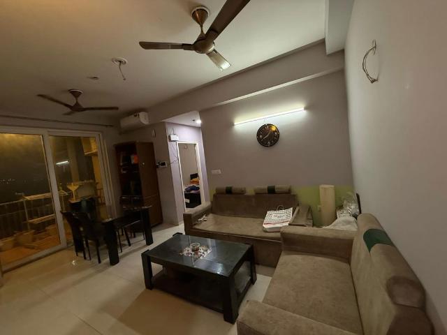 Rental | 2 BHK 1200 Sq.Ft. Apartment in Supertech Hues