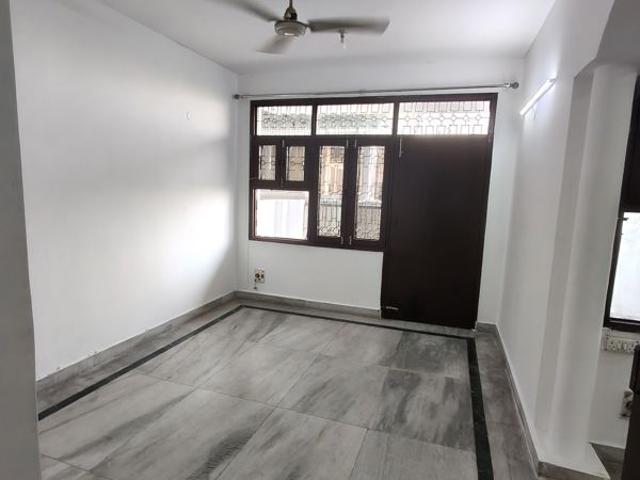 Rental | 2 BHK + 1200 Sq.Ft. Apartment in RWA Apartments Sector 51