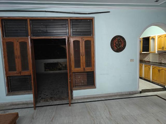 Rental | 2 BHK 1200 Sq.Ft. Apartment in Varun Enclave