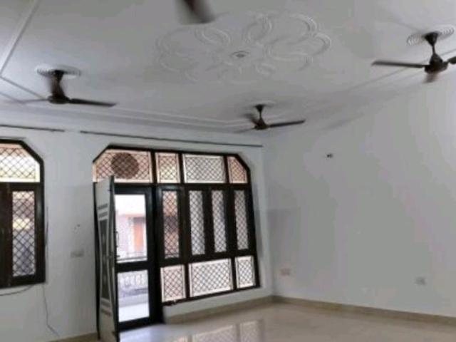 Rental | 2 BHK 120 Sq.Mt. Independent House in RWA Apartments Sector 20