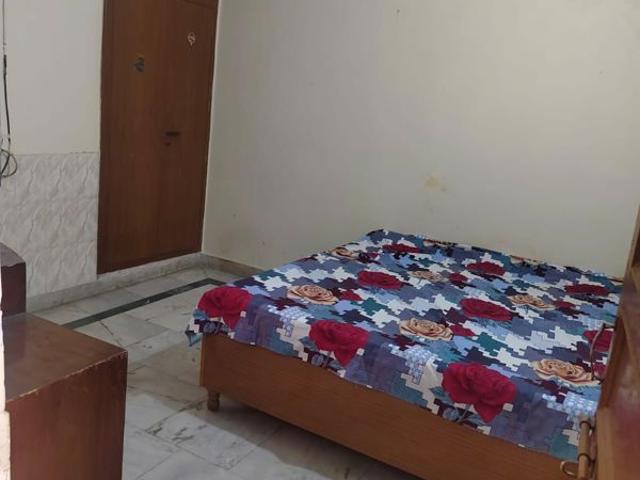 Rental | 2 BHK 120 Sq.Yd. Apartment in DLF Phase IV