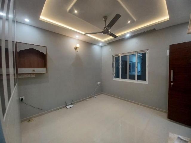 Rental | 2 BHK 1350 Sq.Ft. Apartment in Godrej Aqua