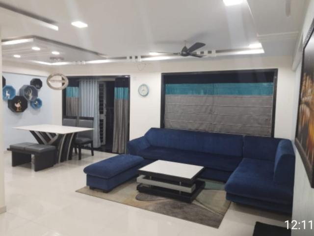 Rental | 2 BHK 1300 Sq.Ft. Apartment in Royal Imperio
