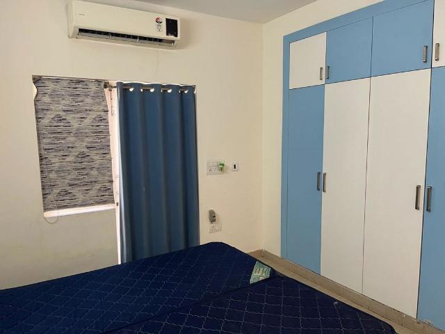 Rental | 2 BHK 1300 Sq.Ft. Apartment in Vatika Seven Lamps