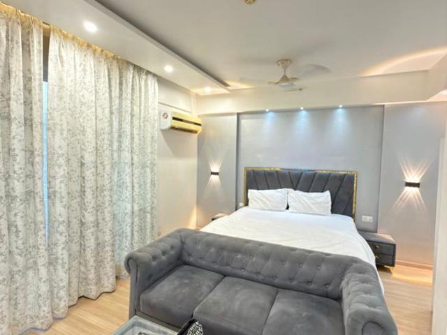 Rental | 2 BHK 1400 Sq.Ft. Apartment in Experion Capital