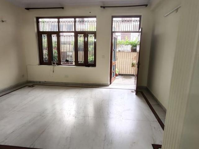 Rental | 2 BHK + 162 Sq.Mt. Independent House in RWA Apartments Sector 52