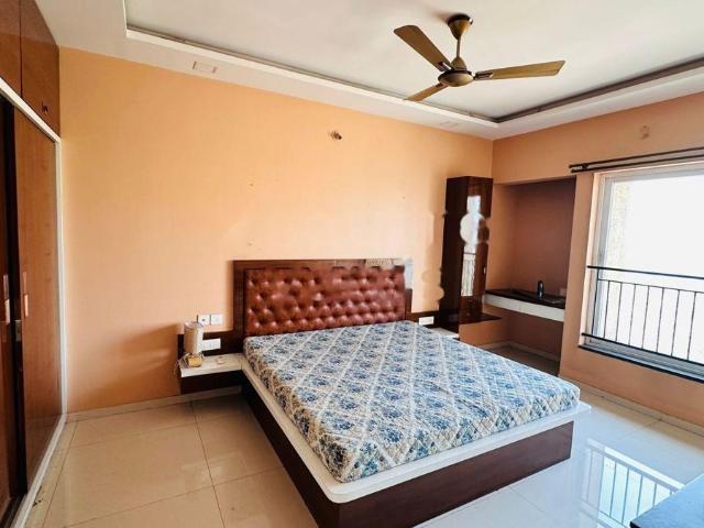 Rental | 2 BHK 1800 Sq.Ft. Apartment in Rustomjee Azziano Wing I