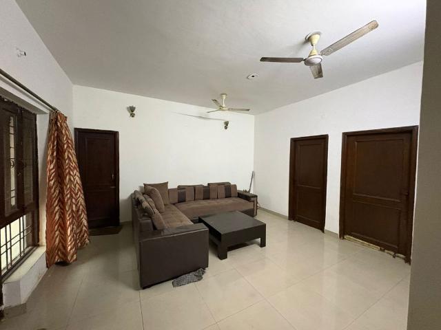 Rental | 2 BHK 200 Sq.Mt. Independent House in RWA Apartments Sector 50