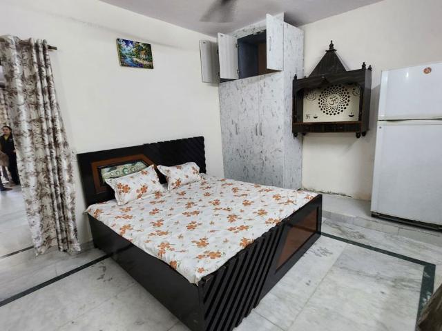 Rental | 2 BHK 200 Sq.Yd. Apartment in Mayur Vihar